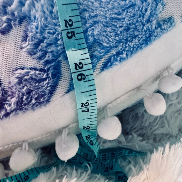 Whimsical 27” Round Cushion Like New - Picture 4 of 6